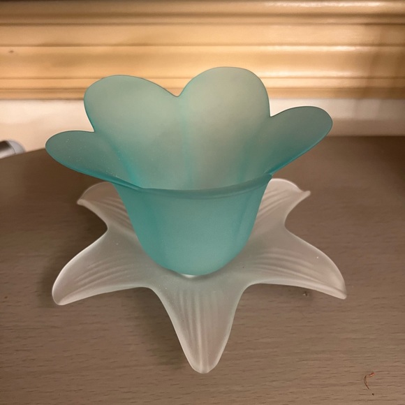 Flower inspired votive holder - Picture 2 of 3